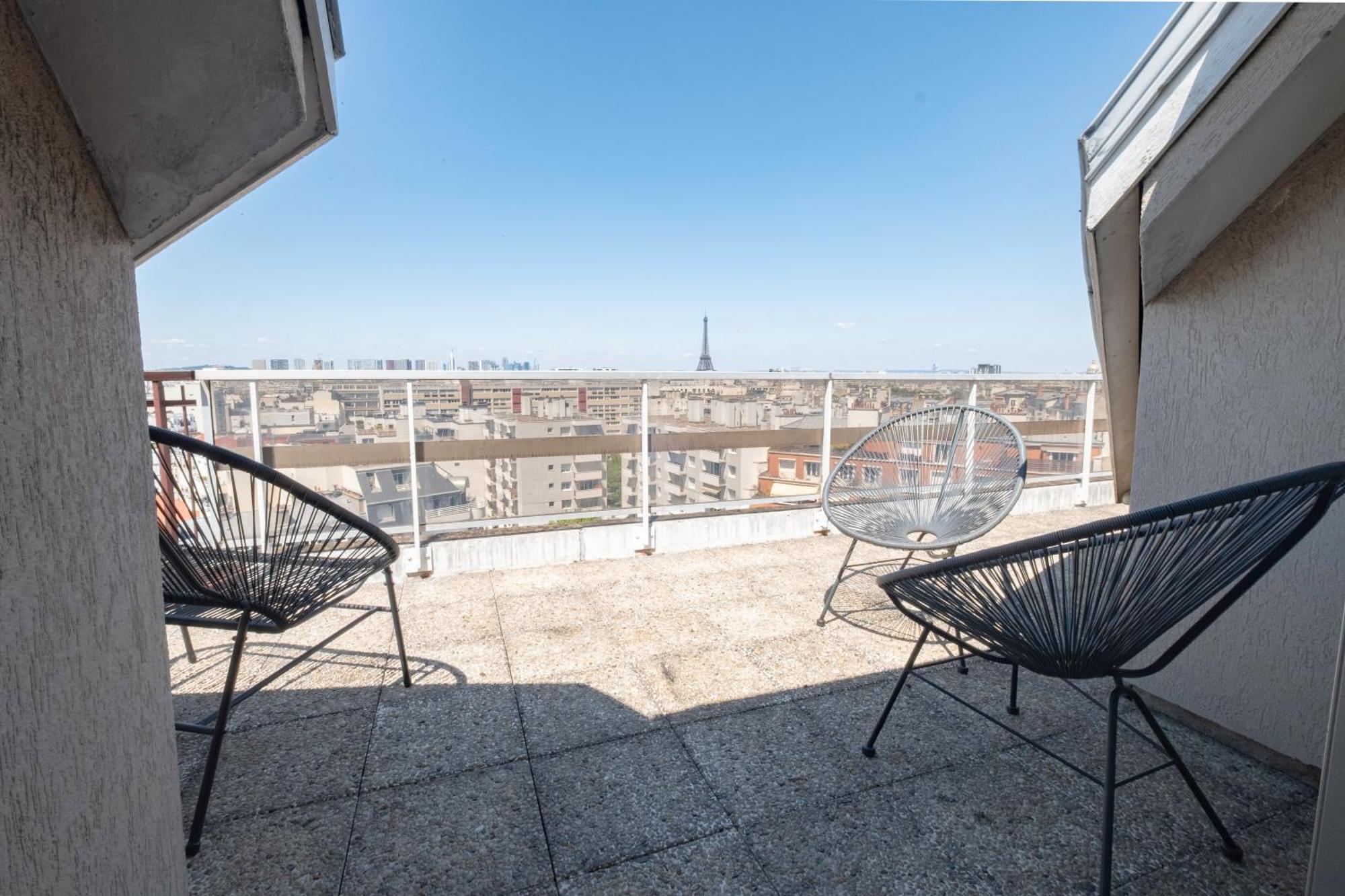 L'envol - Eiffel Tower View, Near Metro Apartment *